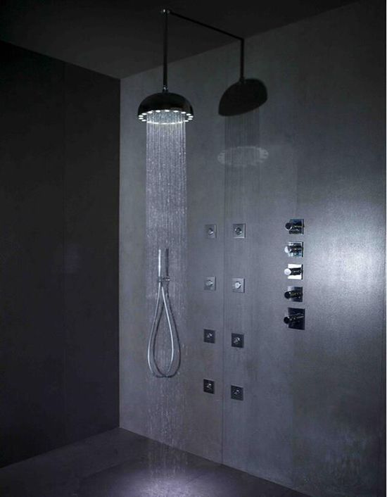 彩虹花洒吊云端 雨水散落净身心